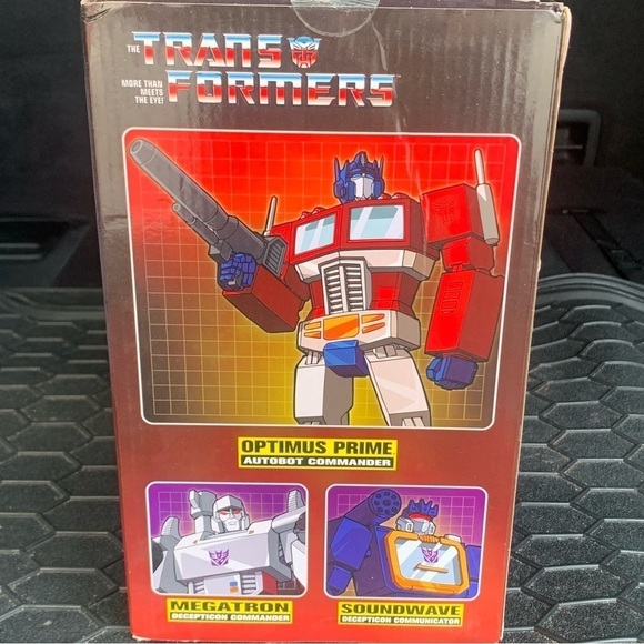 Transformers OPTIMUS PRIME Autobot Commander 9" Statue PCS Collectibles Hasbro - Picture 4 of 5